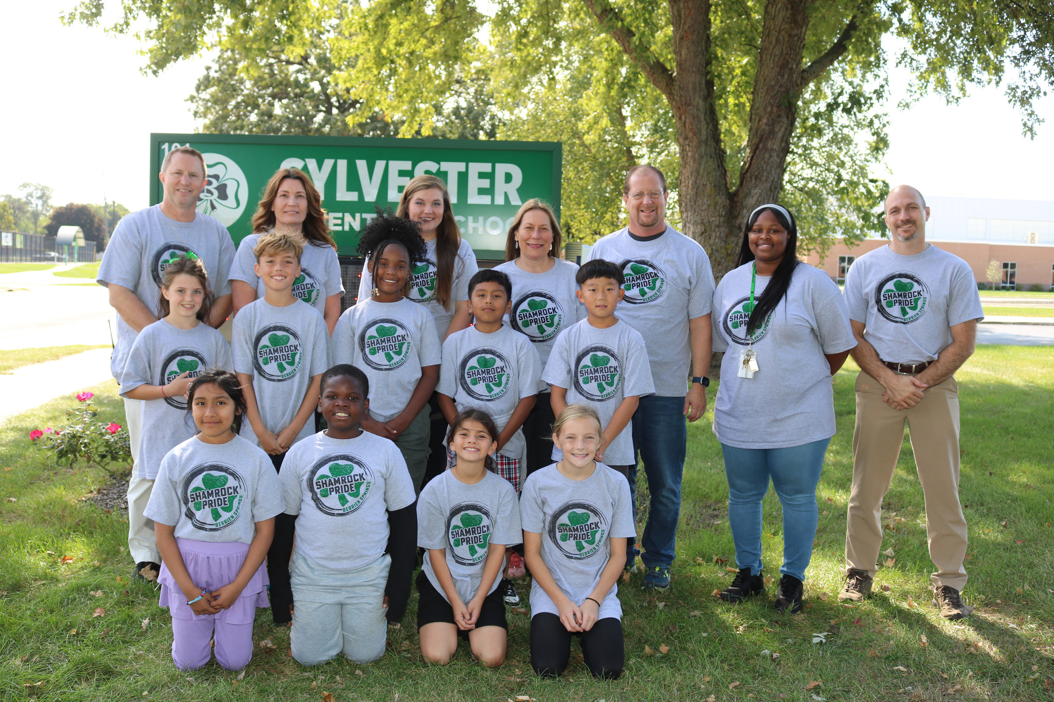 Sylvester Elementary students are showing their Shamrock Pride with Honor Credit Union! Thank you to Honor Credit Union for being a major sponsor of our Shamrock Pride t-shirts.